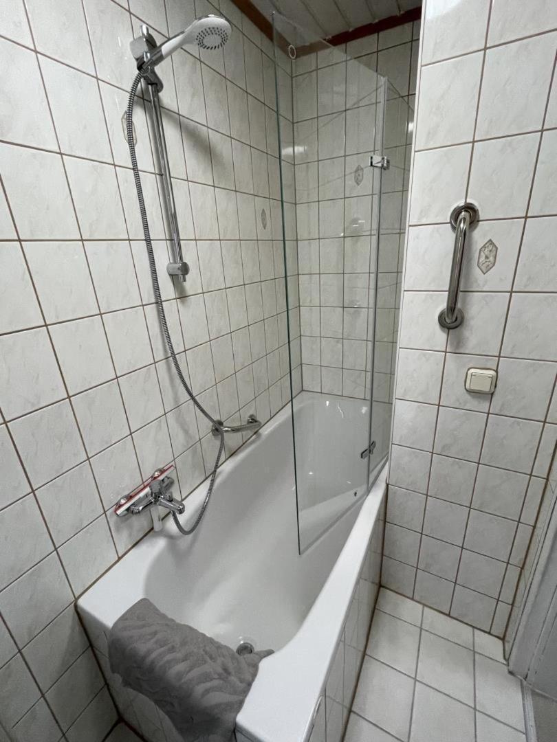 Schicke Ferien- Und Monteurswohnung 53 Qm Philippsburg Kamer foto